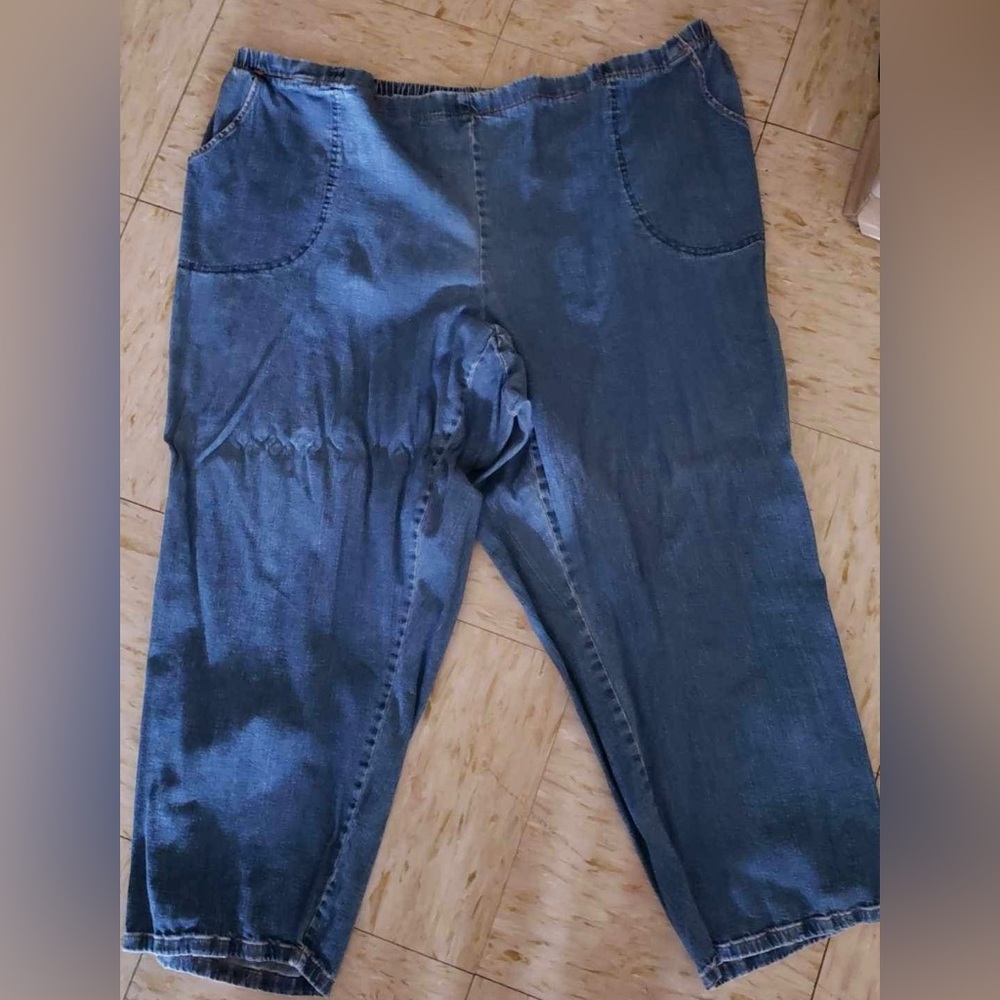 Just my size stretchy denim capris size pretite 4XG 26W/28W